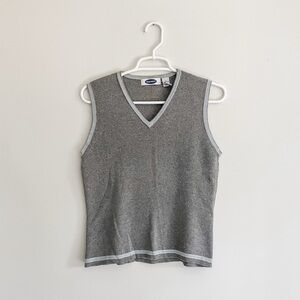 Old Navy Gray Sleeveless Sweatervest Top. Like new! Size M